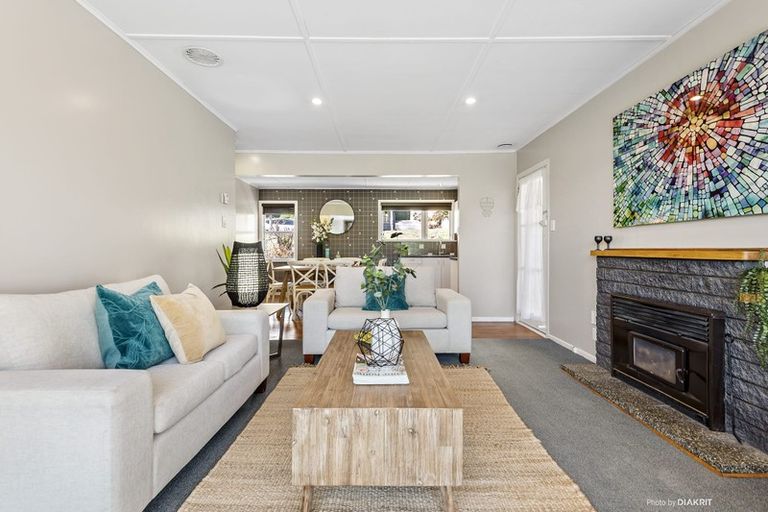 Photo of property in 19 Lynda Avenue, Paparangi, Wellington, 6037