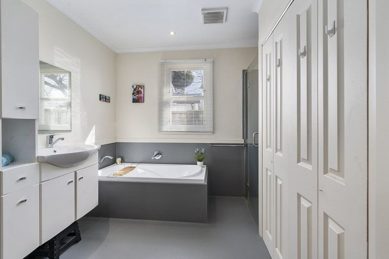 Photo of property in 5 Karamu Street, Strandon, New Plymouth, 4312