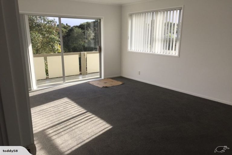 Photo of property in 1/21 Bonito Place, Bayview, Auckland, 0629