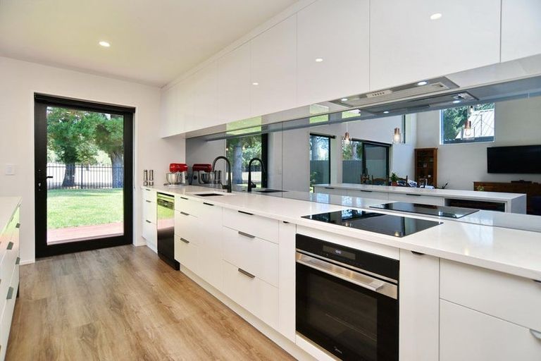 Photo of property in 33 Kohunga Crescent, Bottle Lake, Christchurch, 8083