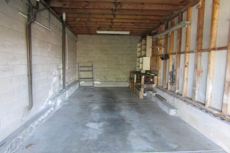 Photo of property in 2/24 Knights Road, Rothesay Bay, Auckland, 0630