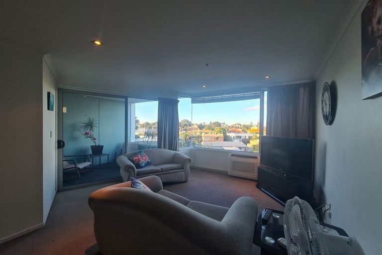 Photo of property in Algarve Apartments, 302/332 Maunganui Road, Mount Maunganui, 3116