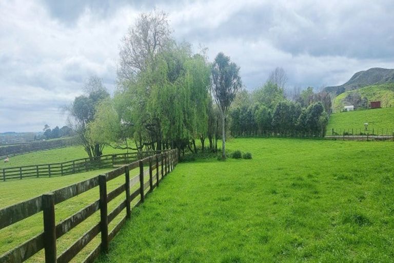 Photo of property in 233 North Manakau Road, Manakau, Levin, 5573