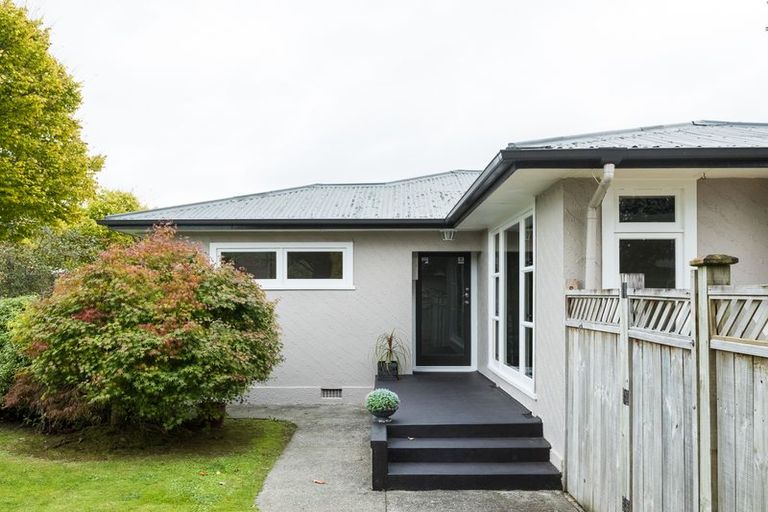 Photo of property in 1 Woodstock Place, Hokowhitu, Palmerston North, 4410