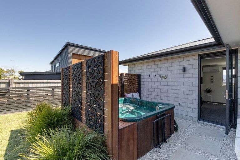 Photo of property in 1 Anglers Way, Omokoroa, 3114