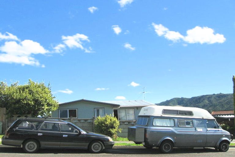 Photo of property in 16 Gentian Street, Timberlea, Upper Hutt, 5018