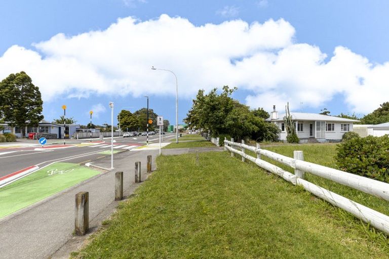 Photo of property in 160 South Road, Spotswood, New Plymouth, 4310