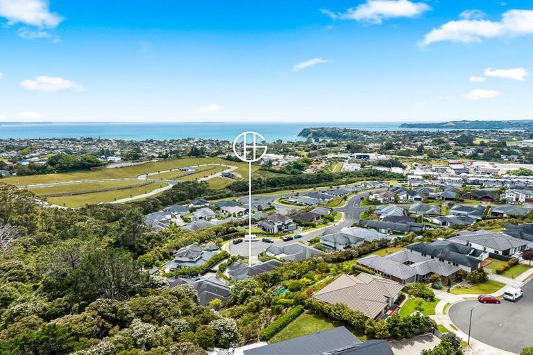 Photo of property in 15 Somerset Place, Stanmore Bay, Whangaparaoa, 0932
