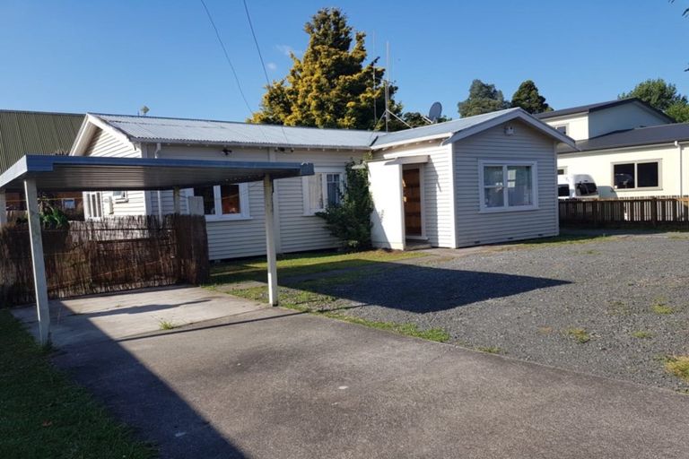 Photo of property in 35 Oxford Street, Fairfield, Hamilton, 3214