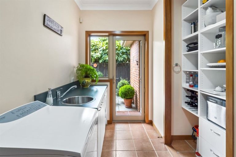 Photo of property in 6 Westall Lane, Avonhead, Christchurch, 8042