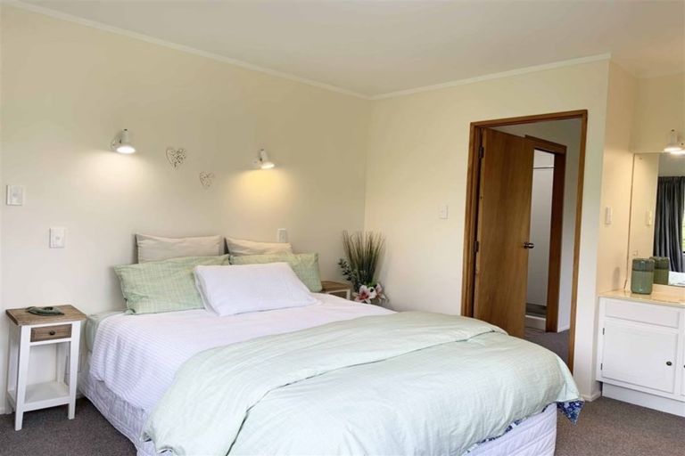 Photo of property in 2/26 Dudding Avenue, Northcote, Auckland, 0627