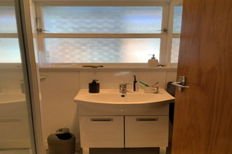 Photo of property in 1/1 Ocean View Road, Hillcrest, Auckland, 0627