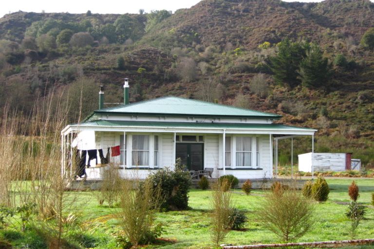 Photo of property in 2c-d Dunn Street, Reefton, 7830