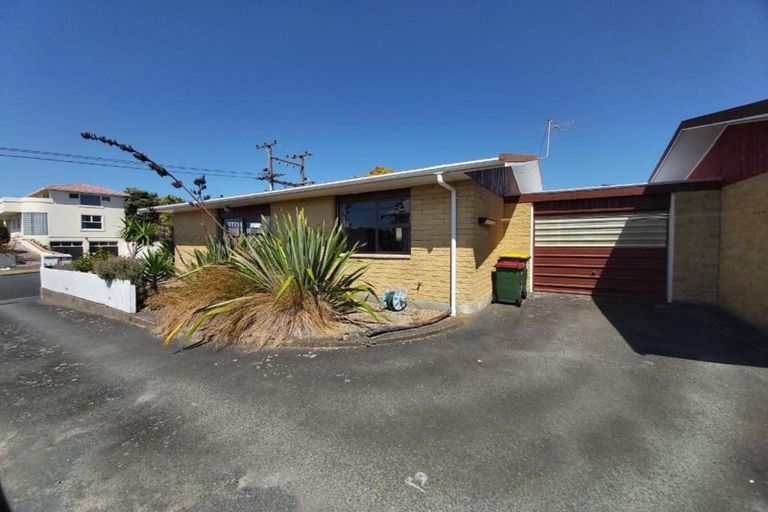 Photo of property in 18 Cutfield Road, New Plymouth, 4310