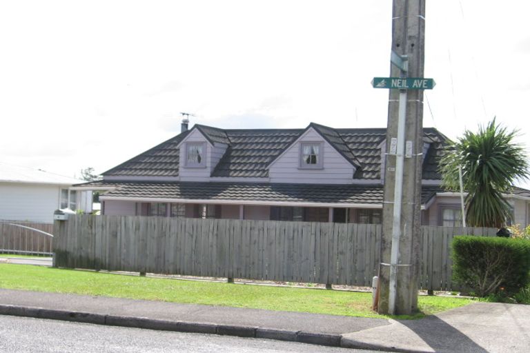 Photo of property in 8 Neil Avenue, Te Atatu Peninsula, Auckland, 0610