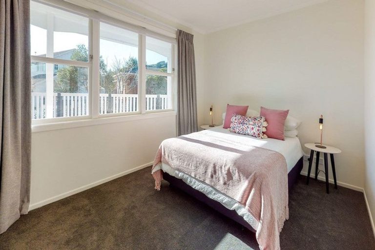 Photo of property in 34 Westview Grove, Miramar, Wellington, 6022