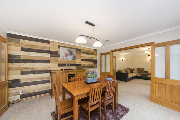 Photo of property in 116 Pacific Drive, Fitzherbert, Palmerston North, 4410