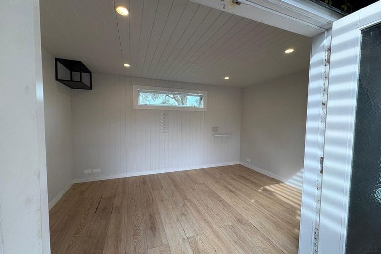 Photo of property in 17b Brookfield Road, Te Atatu Peninsula, Auckland, 0610