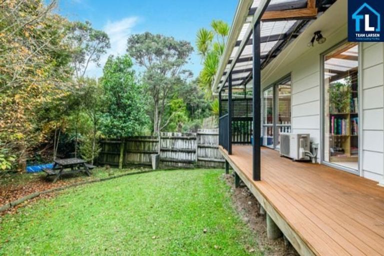 Photo of property in 1/22 Wirihana Road, Titirangi, Auckland, 0604