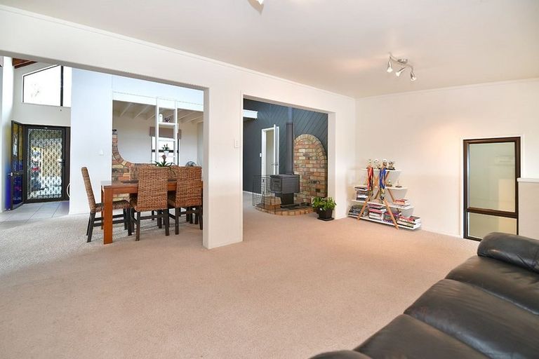 Photo of property in 159 Whangaparaoa Road, Red Beach, 0932