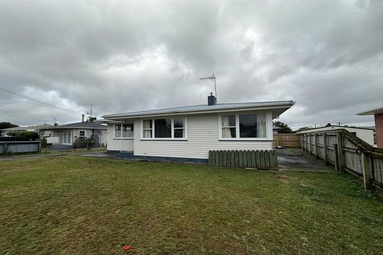 Photo of property in 27 Freyberg Street, Levin, 5510