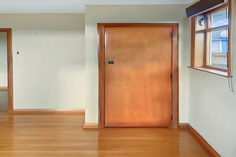 Photo of property in 23 Holland Crescent, Bulls, 4818