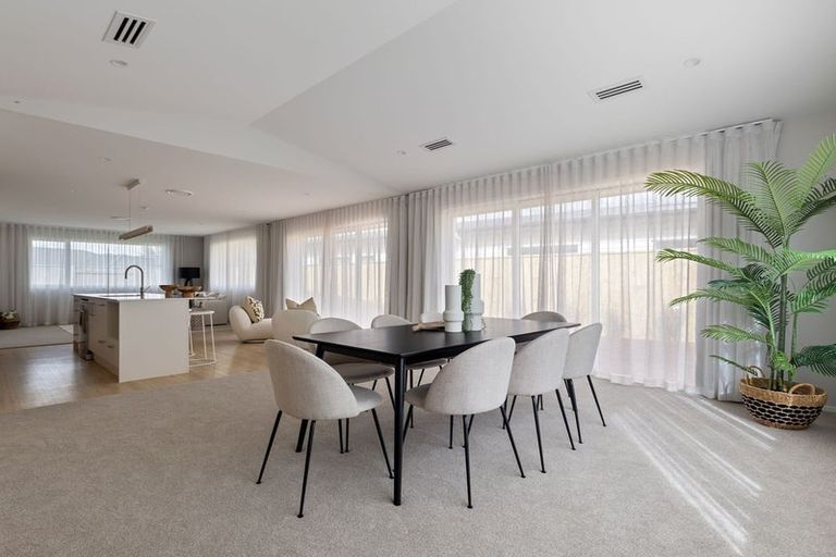 Photo of property in 44 Solitude Crescent, Kelvin Grove, 4470