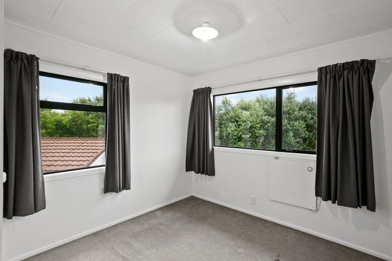 Photo of property in 25 Montana Place, Merrilands, New Plymouth, 4312