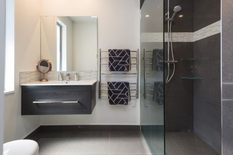 Photo of property in 77 Waratah Street, Avondale, Christchurch, 8061