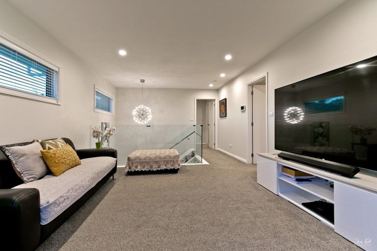 Photo of property in 13a Parr Terrace, Castor Bay, Auckland, 0620