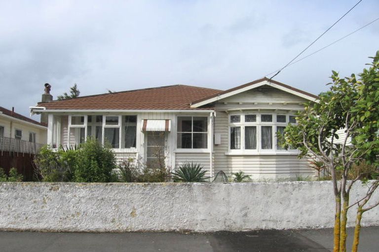 Photo of property in 28 Palm Avenue, Lyall Bay, Wellington, 6022