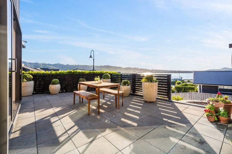 Photo of property in 10 Ihakara Arthur Lane, Aotea, Porirua, 5024