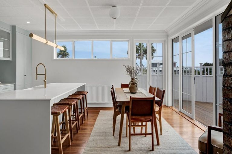 Photo of property in 19 Baring Terrace, Strandon, New Plymouth, 4312