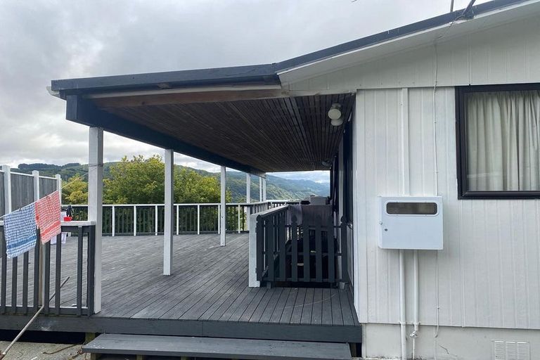 Photo of property in 1 Mcmanaway Grove, Stokes Valley, Lower Hutt, 5019