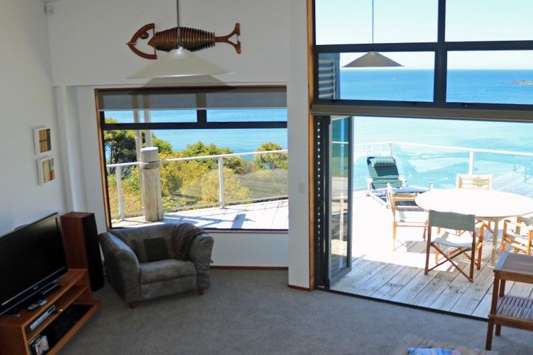 Photo of property in 2 Louise Lane, Waikawau, Coromandel, 3584