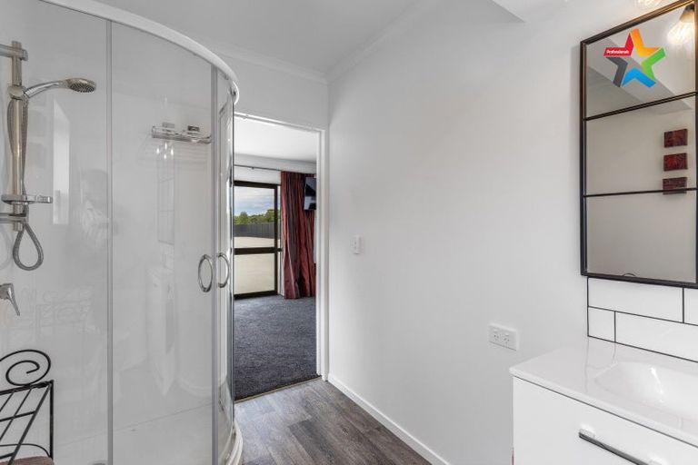 Photo of property in 16 Court Of Ascot, Seaward Bush, Invercargill, 9812