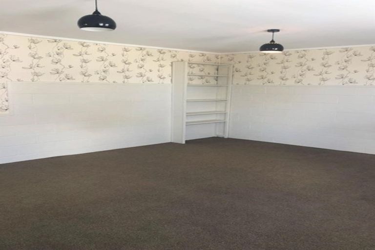 Photo of property in 37 Triangle Road, Massey, Auckland, 0614