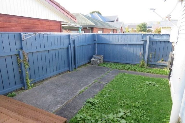 Photo of property in 2/187 Knights Road, Hutt Central, Lower Hutt, 5011