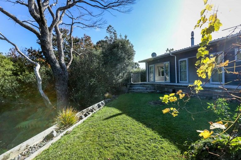 Photo of property in 82 Wairau Road, Oakura, 4314