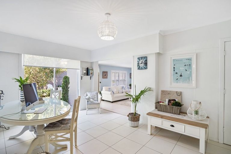 Photo of property in 5 Acmena Lane, Pakuranga, Auckland, 2010