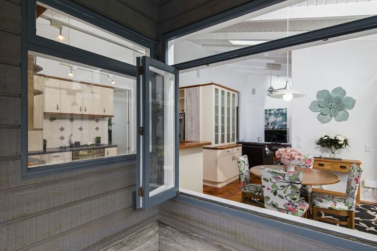 Photo of property in 3/130 Beach Road, Castor Bay, Auckland, 0620