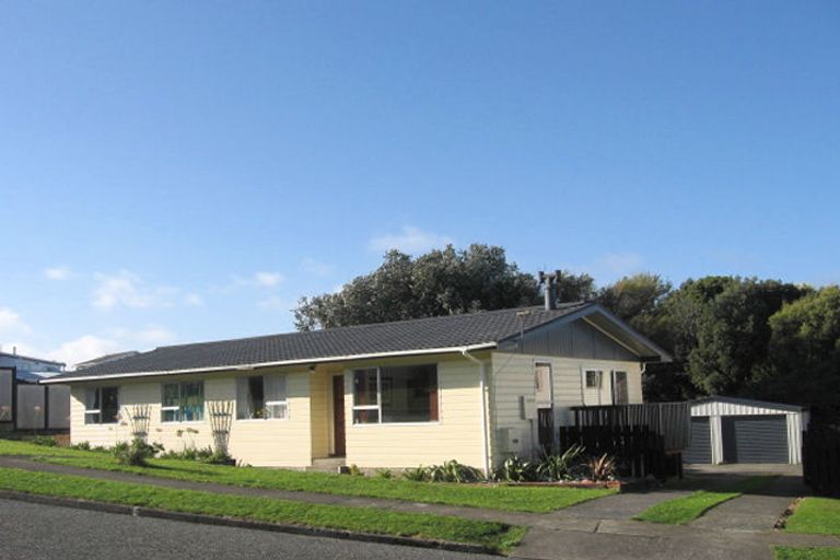 Photo of property in 3 Pennant Grove, Titahi Bay, Porirua, 5022