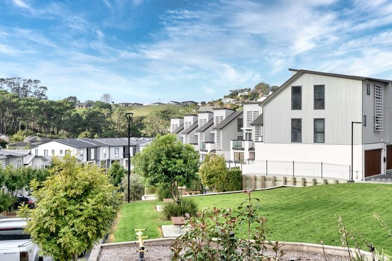 Photo of property in 42 Makamaka Lane, Albany Heights, Auckland, 0632