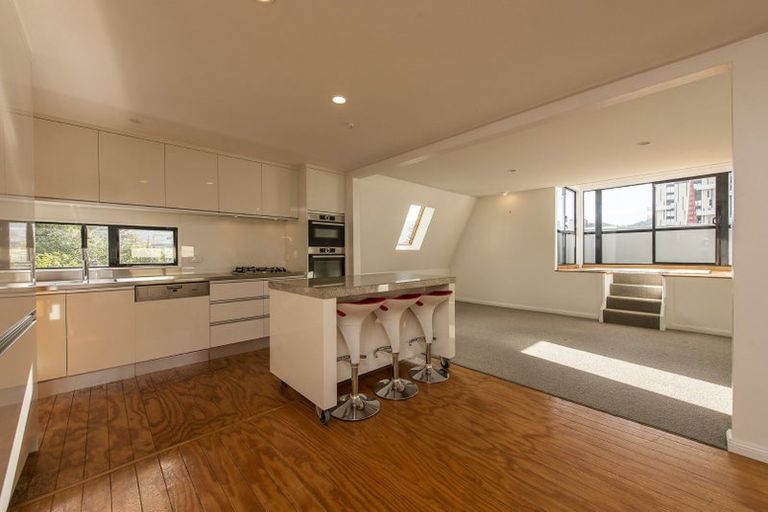 Photo of property in 3/2 Macdonald Crescent, Te Aro, Wellington, 6011