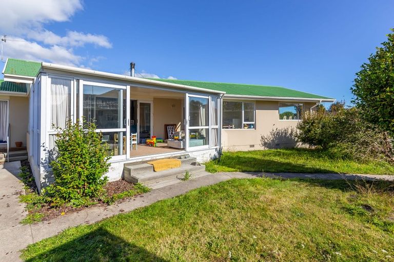Photo of property in 28 Warren Crescent, Hillmorton, Christchurch, 8025