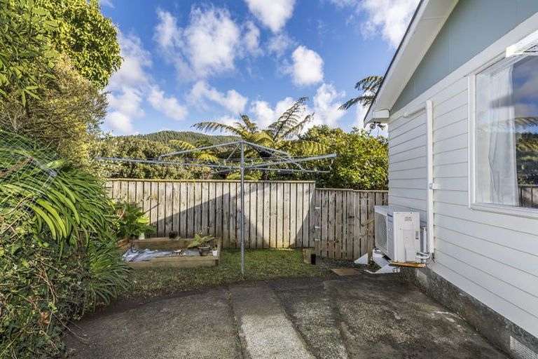 Photo of property in 11b Florio Terrace, Tawa, Wellington, 5028