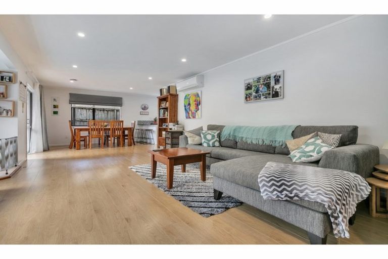 Photo of property in 1/38 Sailfish Drive, West Harbour, Auckland, 0618