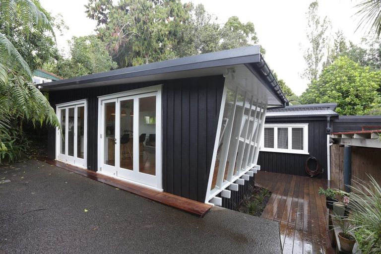 Photo of property in 18 Waima Crescent, Titirangi, Auckland, 0604