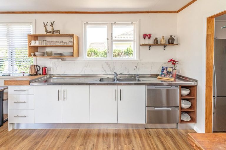 Photo of property in 10 Hadfield Crescent, College Estate, Whanganui, 4500