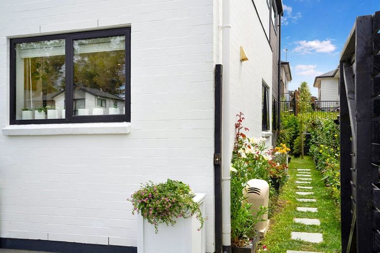 Photo of property in 43 Patrick Rice Drive, Swanson, Auckland, 0614